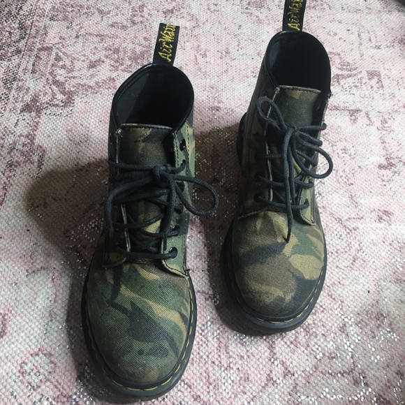 Dr. Martens Shoes - Dr. Martens Cerren camo limited edition ankle boot